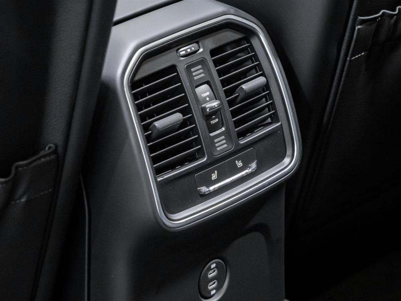 2026 Porsche Macan  Photo