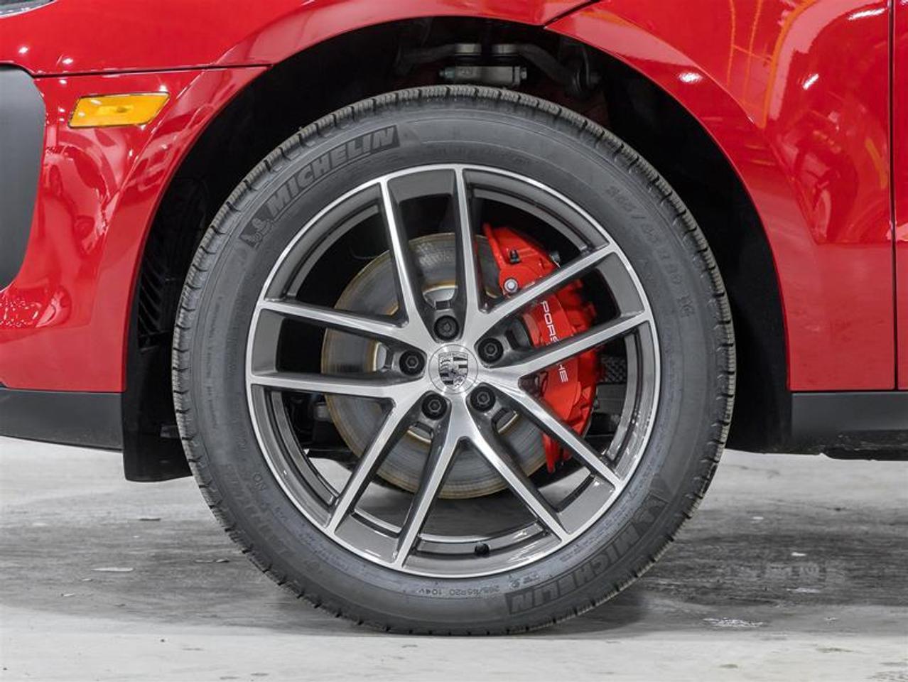2026 Porsche Macan  Photo4