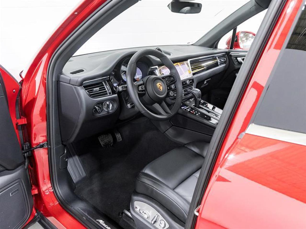 2026 Porsche Macan  Photo