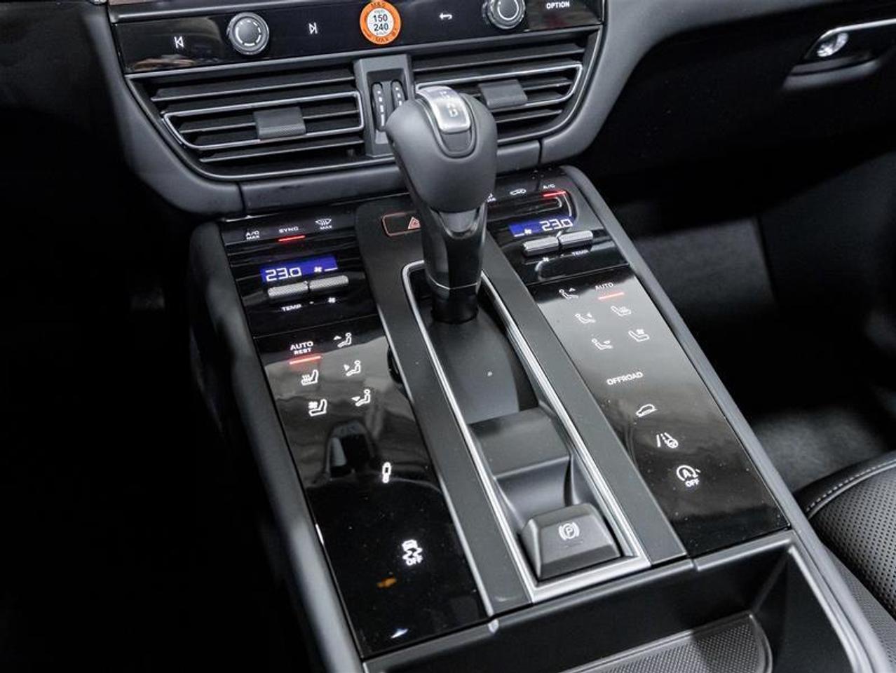 2026 Porsche Macan  Photo