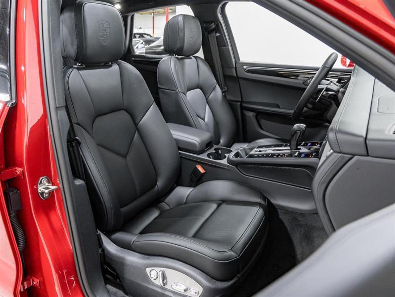 2026 Porsche Macan  Photo