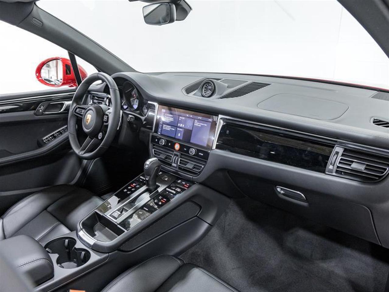 2026 Porsche Macan  Photo