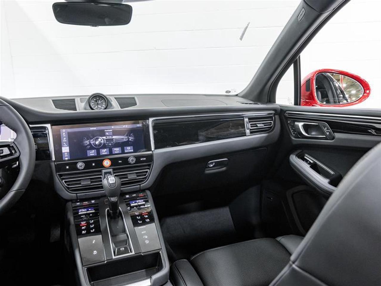 2026 Porsche Macan  Photo
