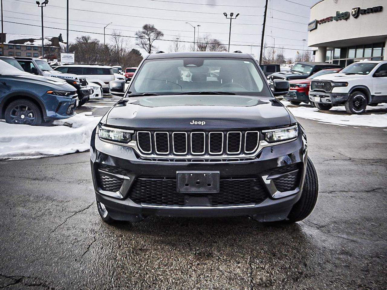 2023 Jeep Grand Cherokee  Photo3