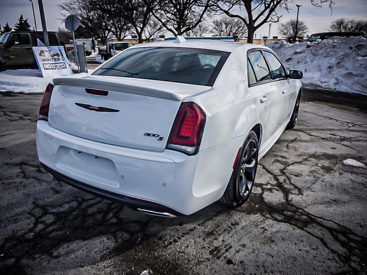2023 Chrysler 300  Photo