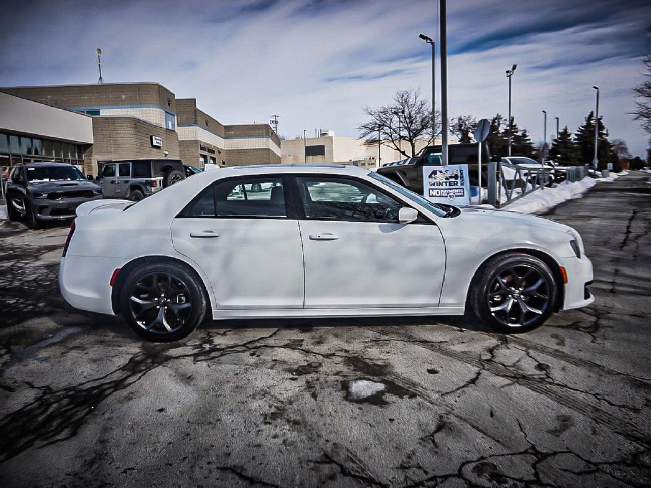 2023 Chrysler 300  Photo