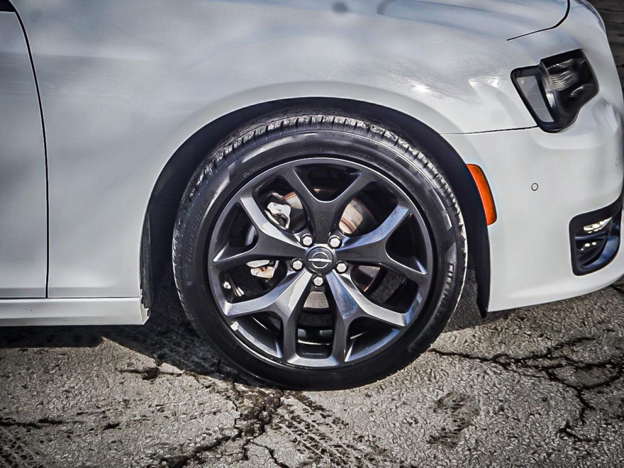 2023 Chrysler 300  Photo