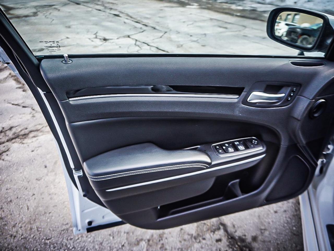 2023 Chrysler 300  Photo