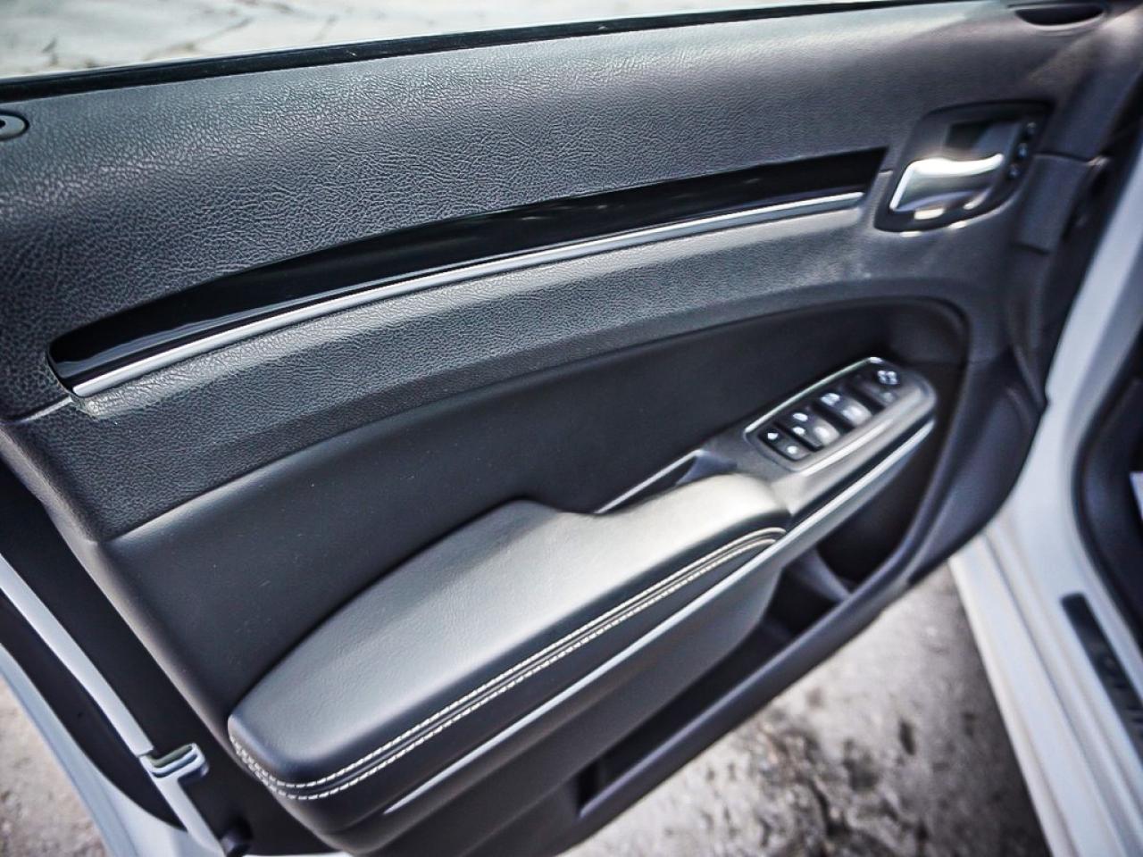 2023 Chrysler 300  Photo