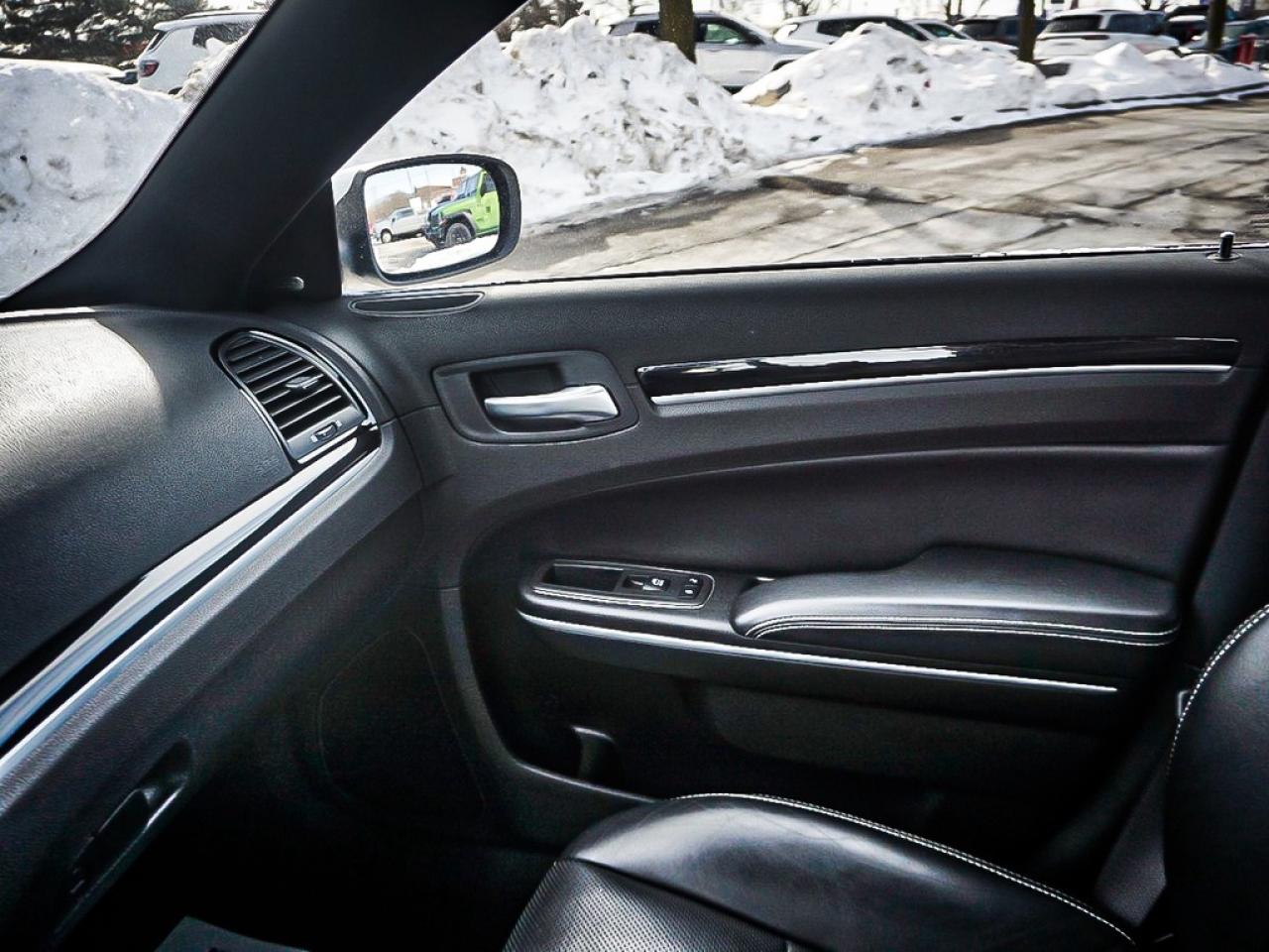 2023 Chrysler 300  Photo