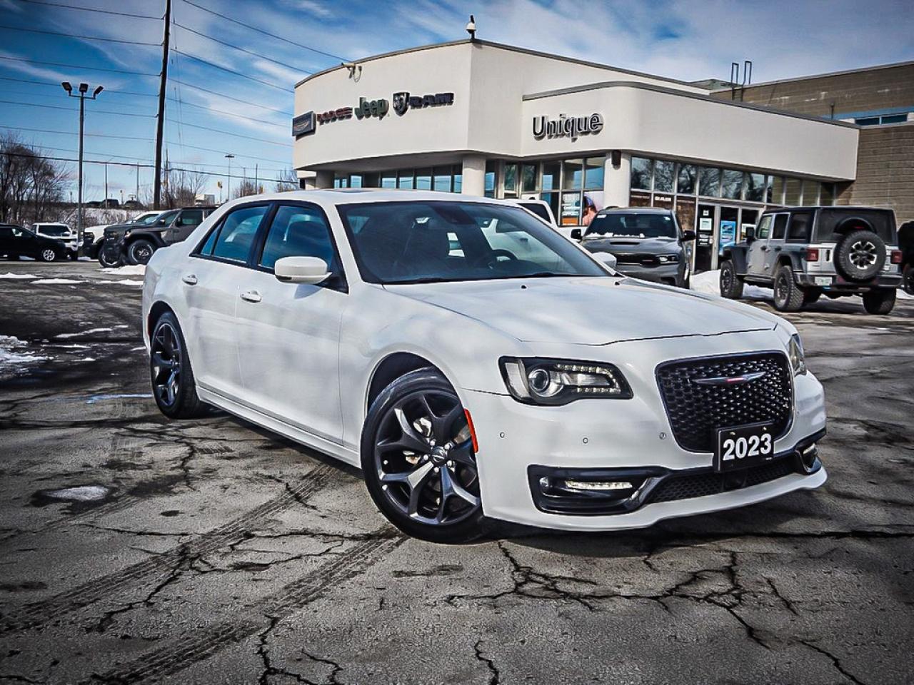 2023 Chrysler 300  Photo