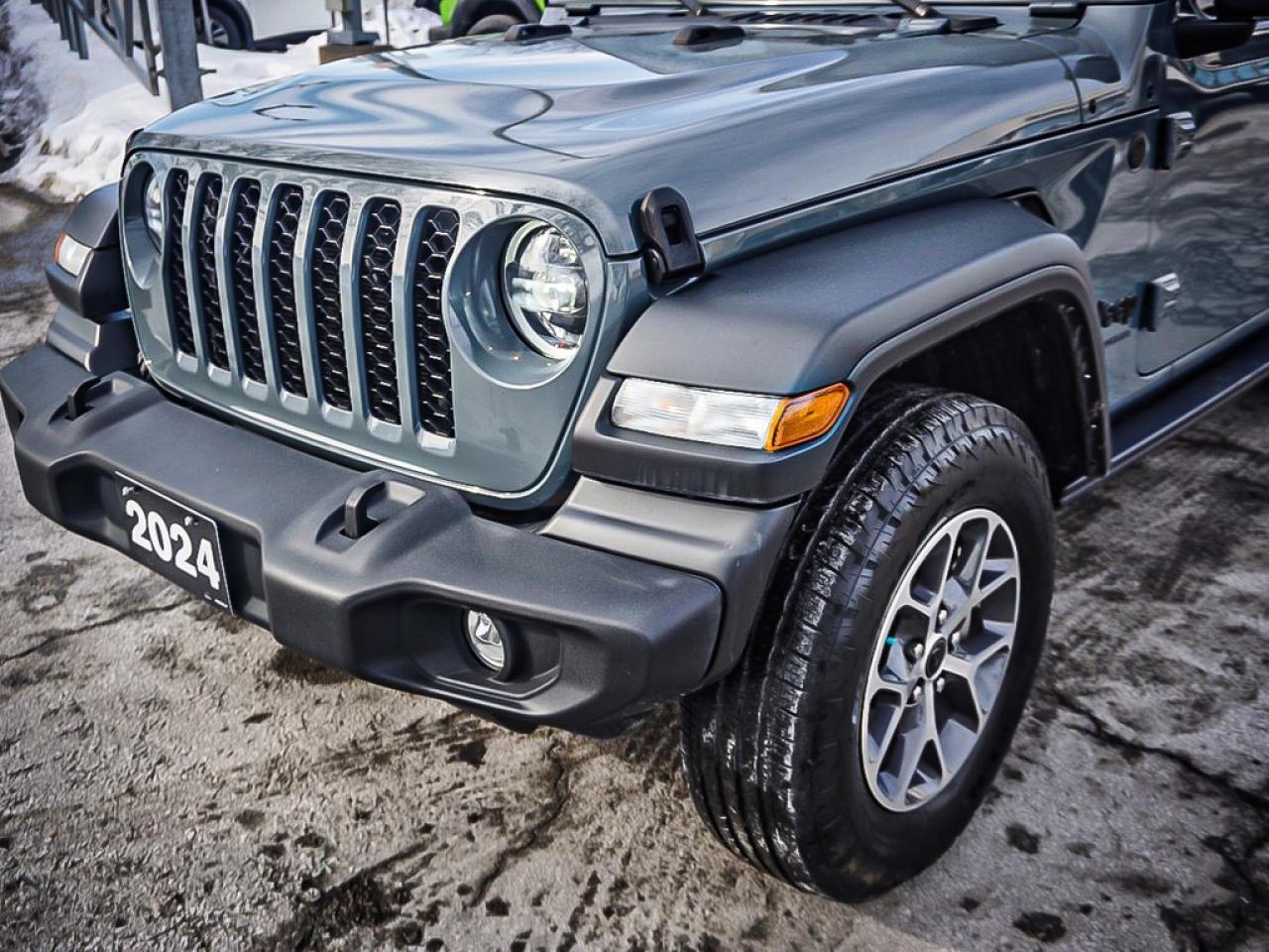 2024 Jeep Wrangler  Photo3