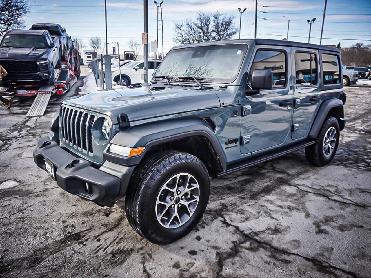 2024 Jeep Wrangler  Photo4