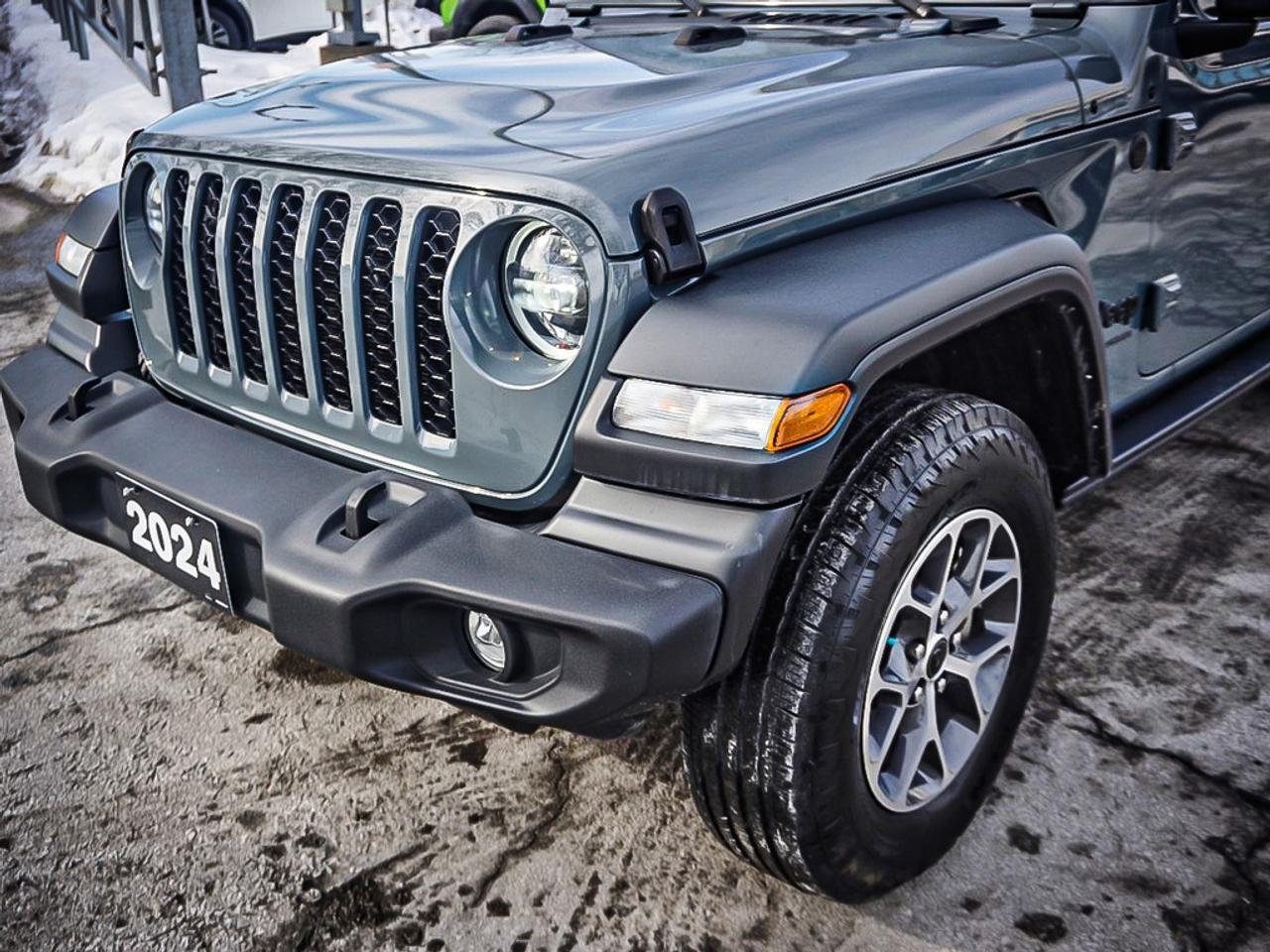 2024 Jeep Wrangler  Photo3