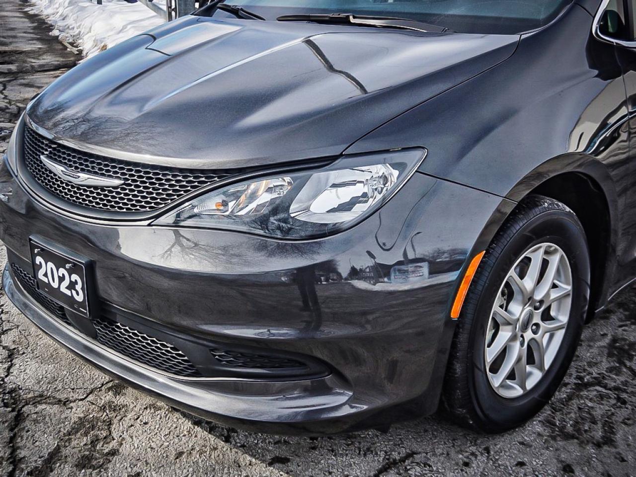 2023 Chrysler Grand Caravan  Photo3