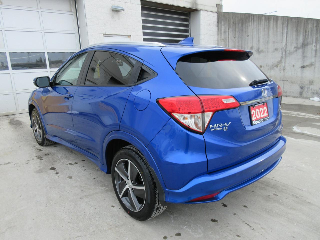 2022 Honda HR-V Touring 4dr All-Wheel Drive Photo3