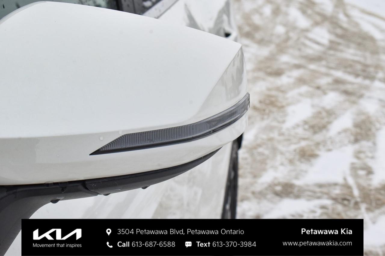 2026 Kia Sportage EX 4dr All-wheel Drive Photo3