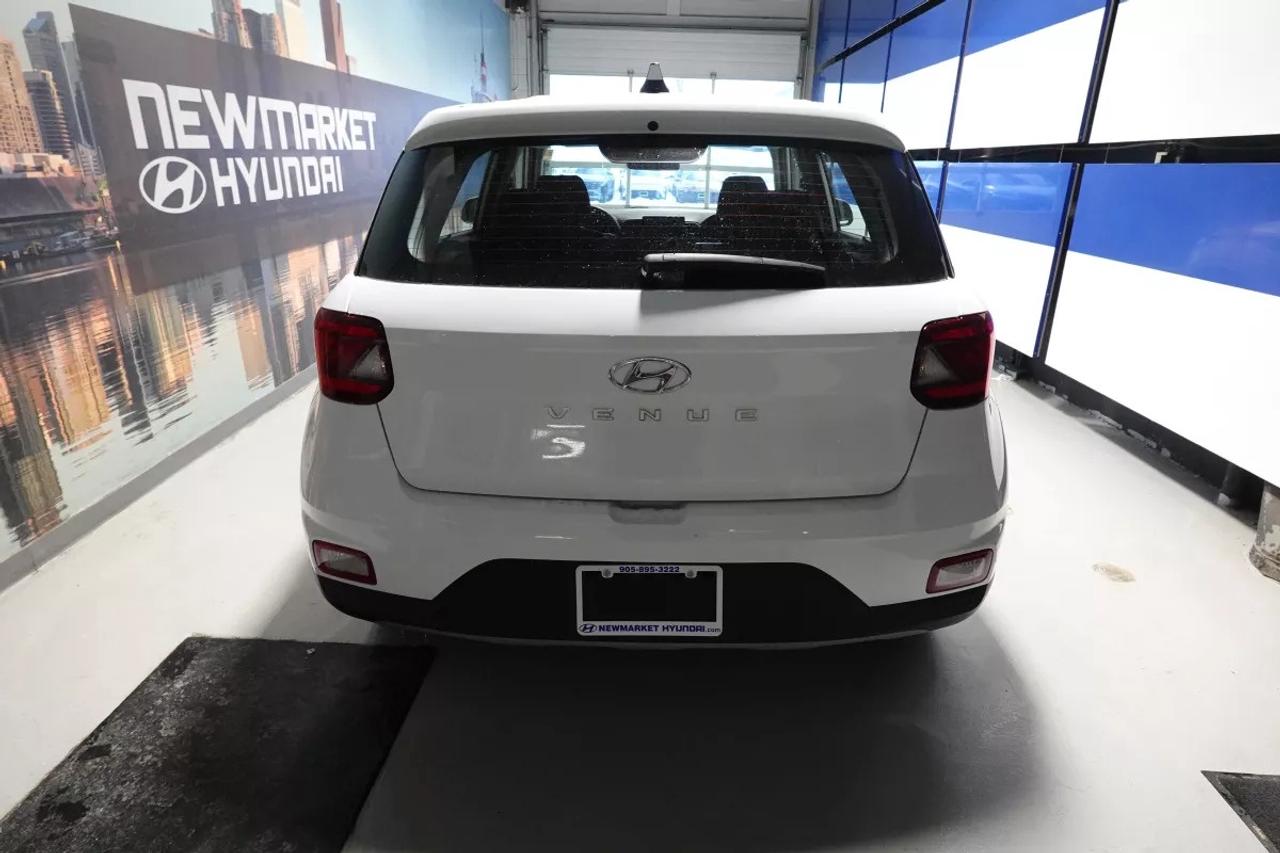 2022 Hyundai Venue ESSENTIAL    HEATED SEATS   APPLE CARPLAY   ANDROI Photo
