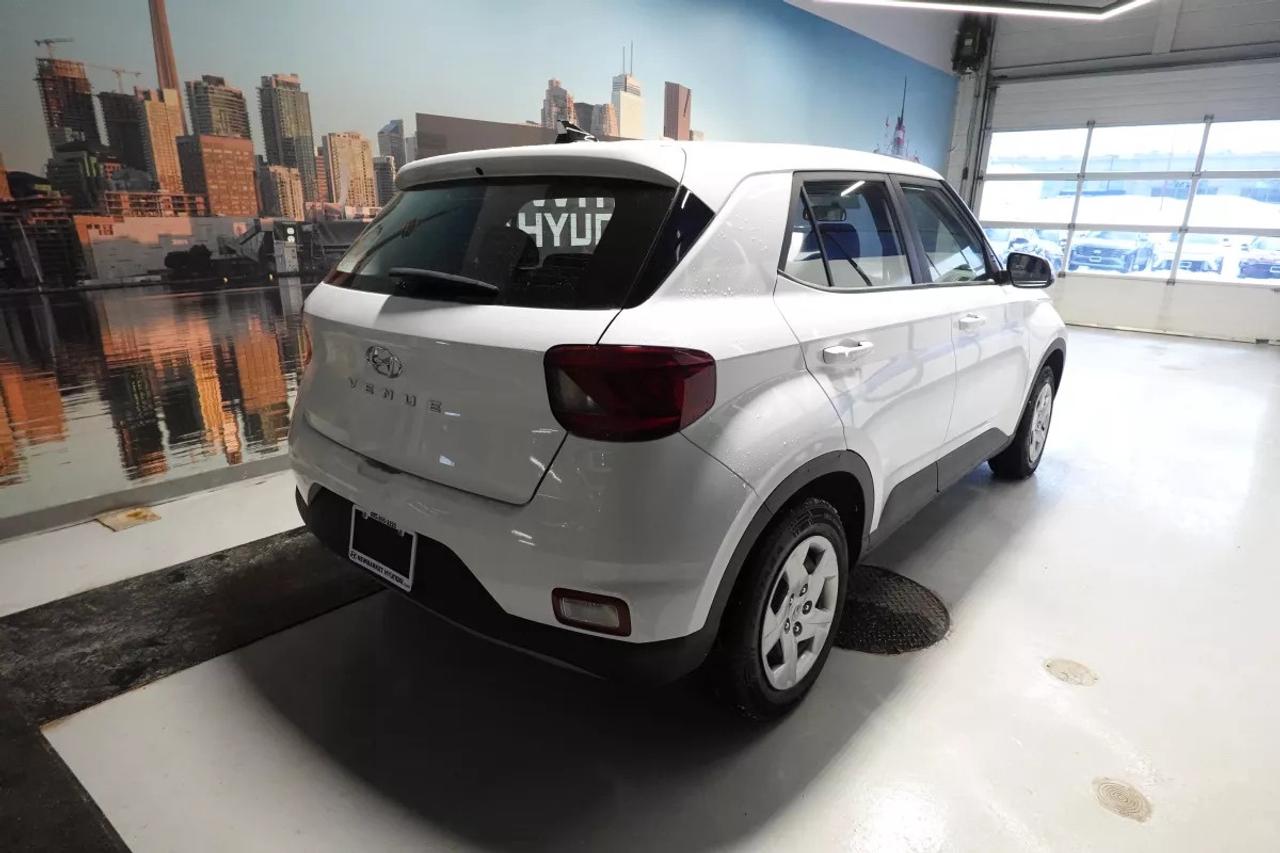 2022 Hyundai Venue ESSENTIAL    HEATED SEATS   APPLE CARPLAY   ANDROI Photo