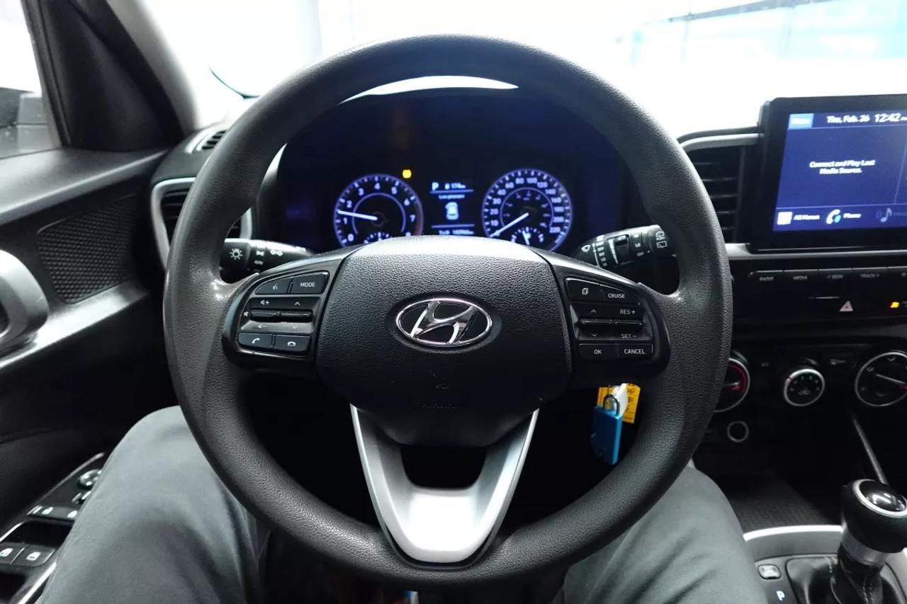 2022 Hyundai Venue ESSENTIAL    HEATED SEATS   APPLE CARPLAY   ANDROI Photo
