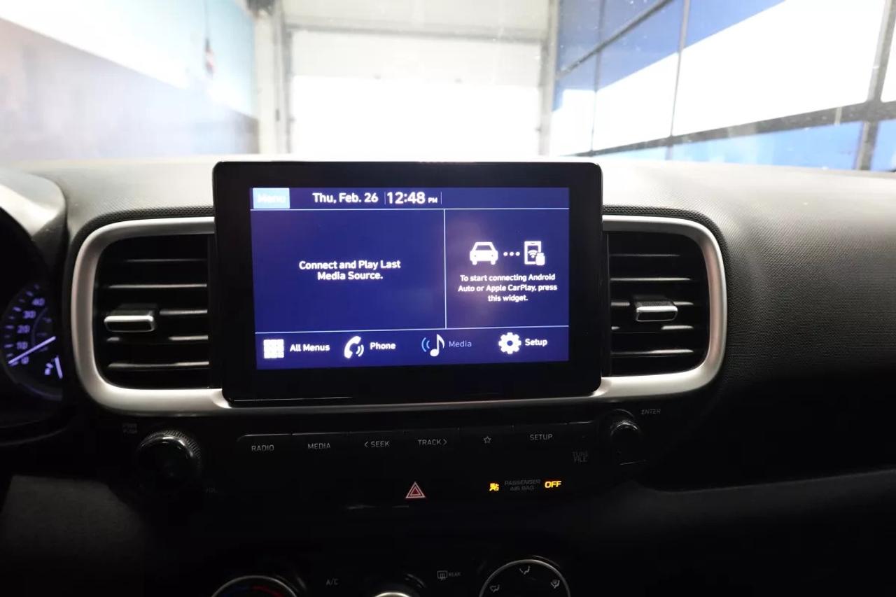 2022 Hyundai Venue ESSENTIAL    HEATED SEATS   APPLE CARPLAY   ANDROI Photo