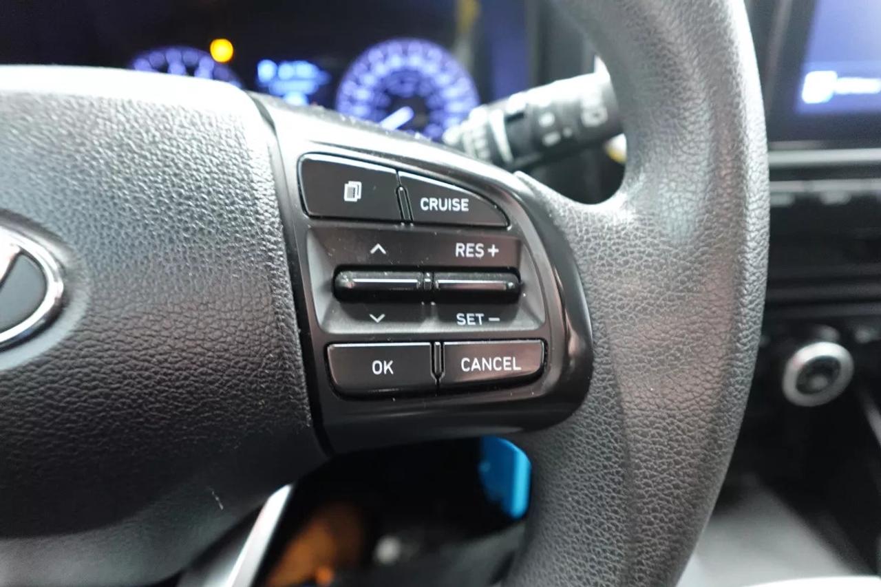 2022 Hyundai Venue ESSENTIAL    HEATED SEATS   APPLE CARPLAY   ANDROI Photo