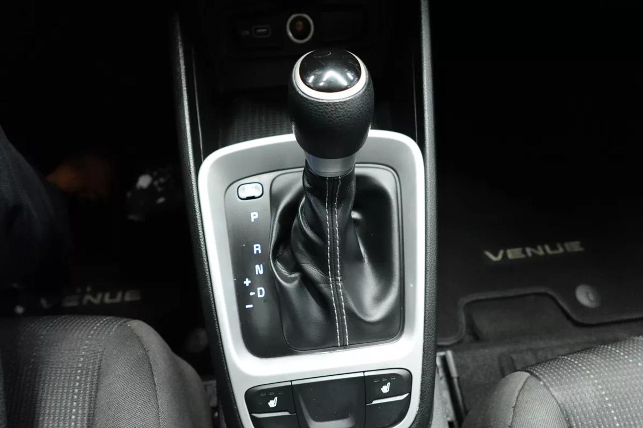 2022 Hyundai Venue ESSENTIAL    HEATED SEATS   APPLE CARPLAY   ANDROI Photo