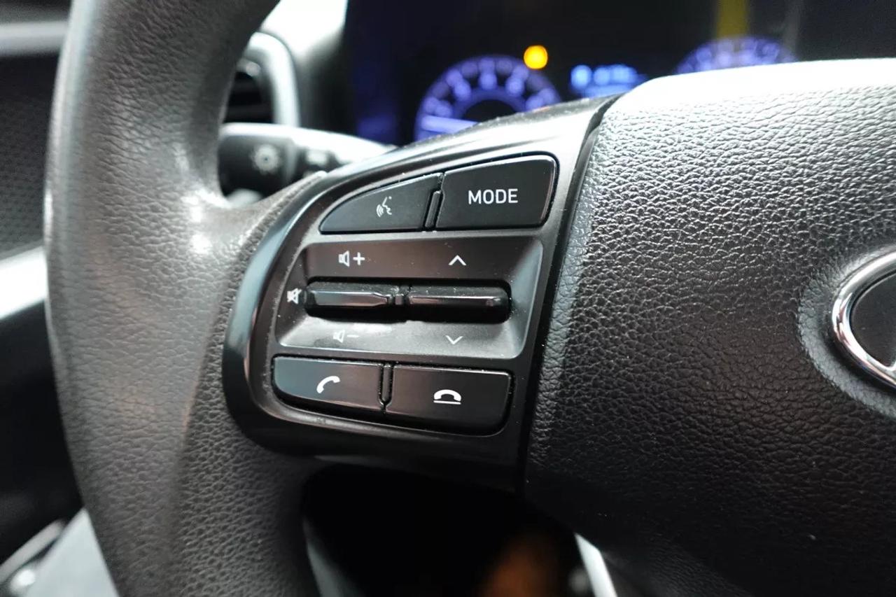 2022 Hyundai Venue ESSENTIAL    HEATED SEATS   APPLE CARPLAY   ANDROI Photo