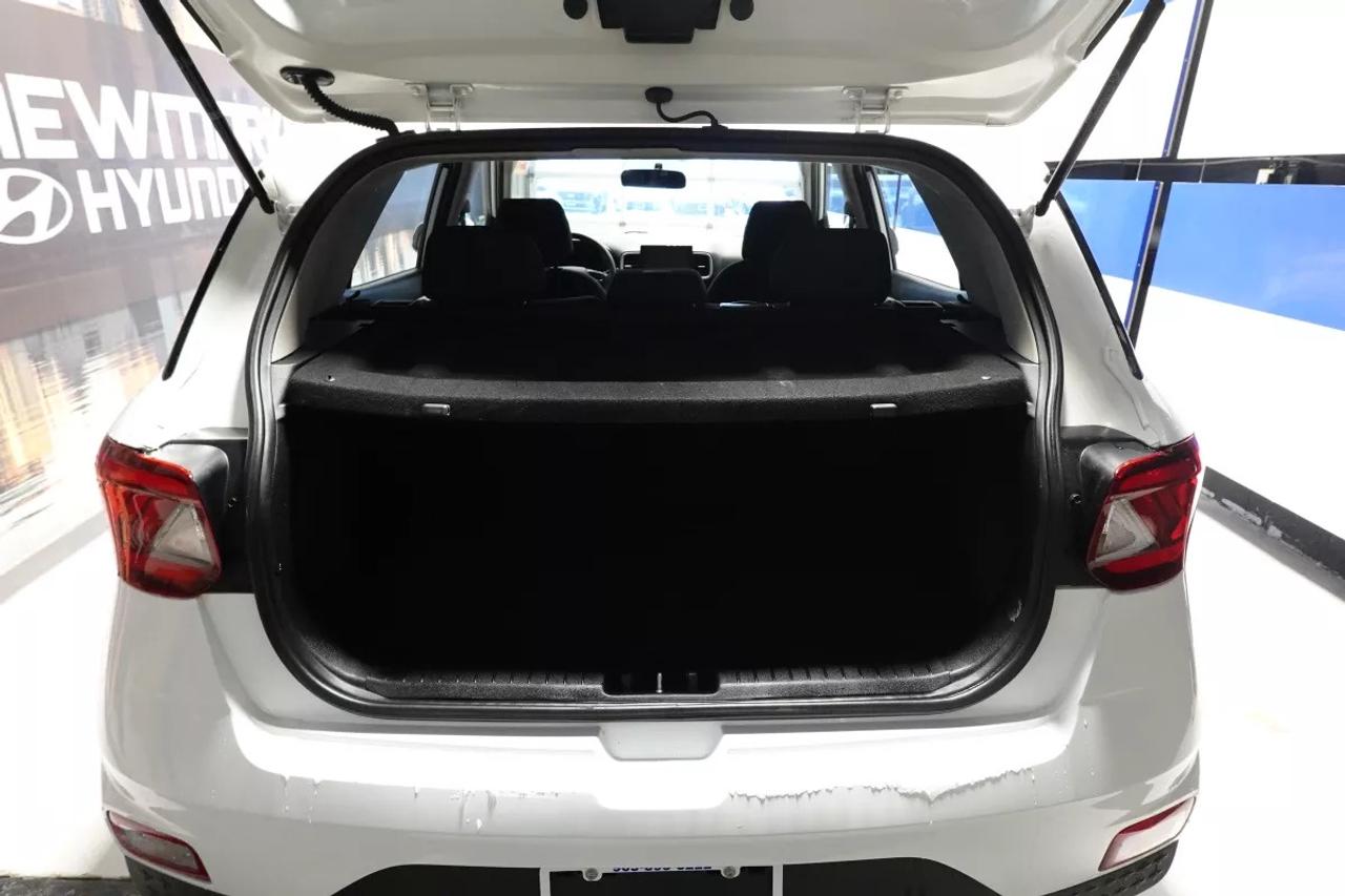 2022 Hyundai Venue ESSENTIAL    HEATED SEATS   APPLE CARPLAY   ANDROI Photo