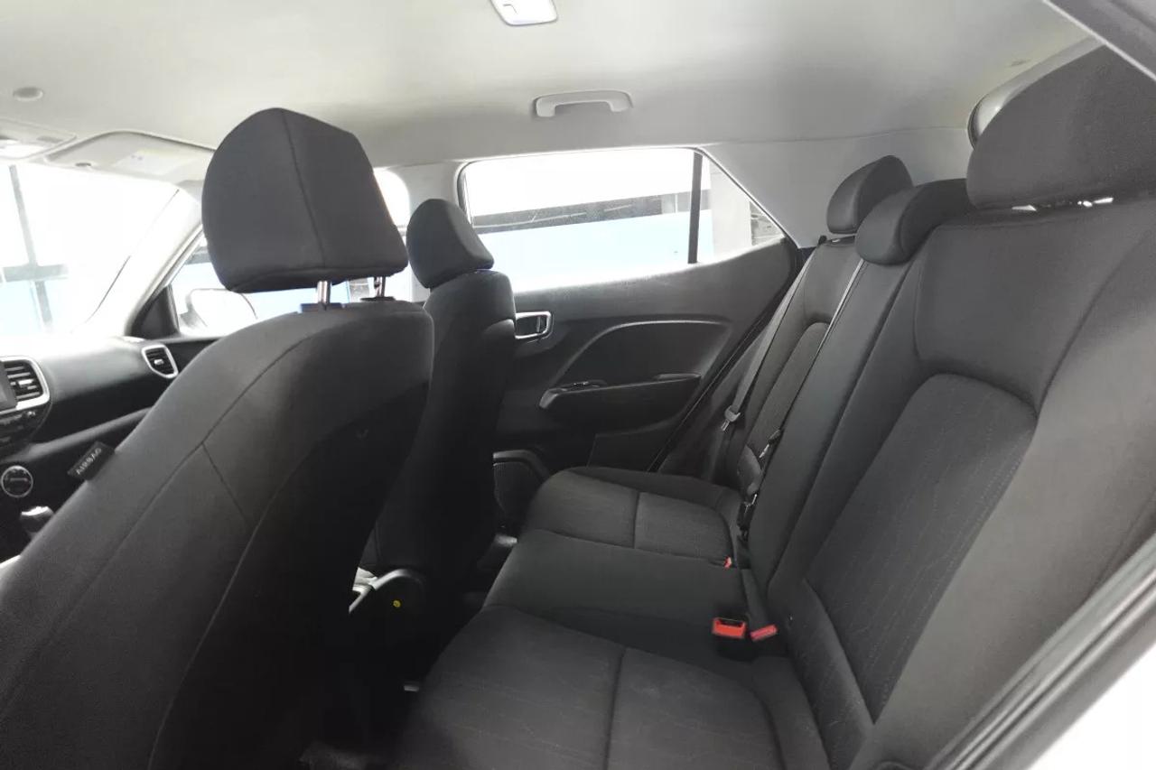2022 Hyundai Venue ESSENTIAL    HEATED SEATS   APPLE CARPLAY   ANDROI Photo