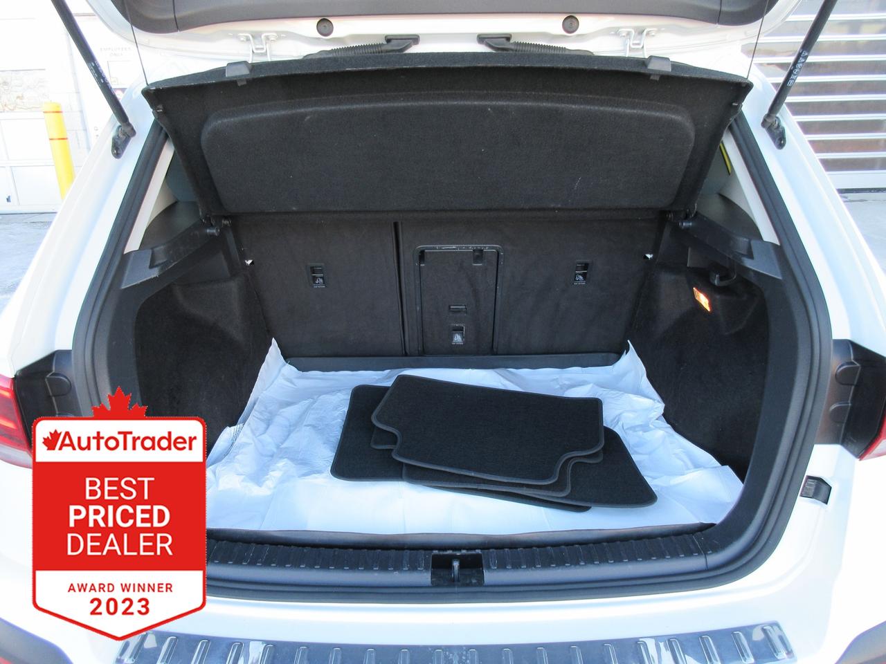 2022 Volkswagen Taos Comfortline 4dr All-Wheel Drive 4MOTION Photo