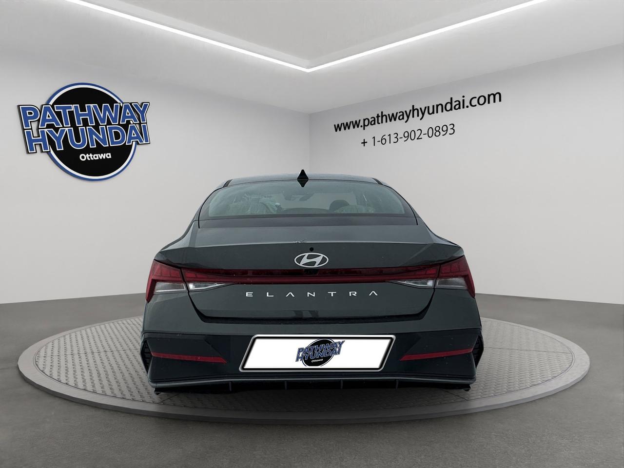 2026 Hyundai Elantra Luxury Photo4