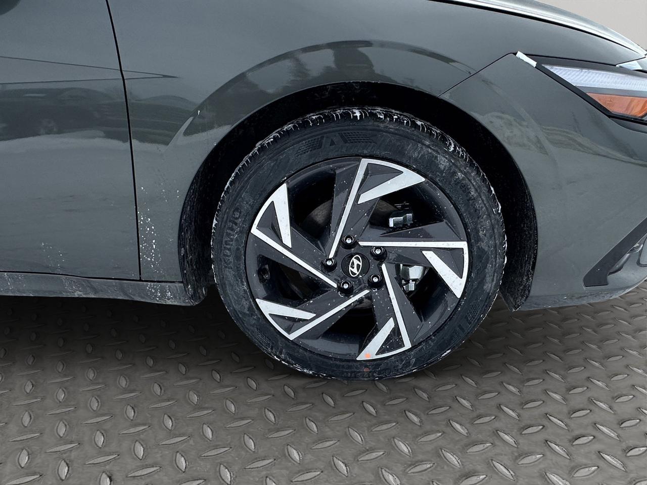 2026 Hyundai Elantra Luxury Photo