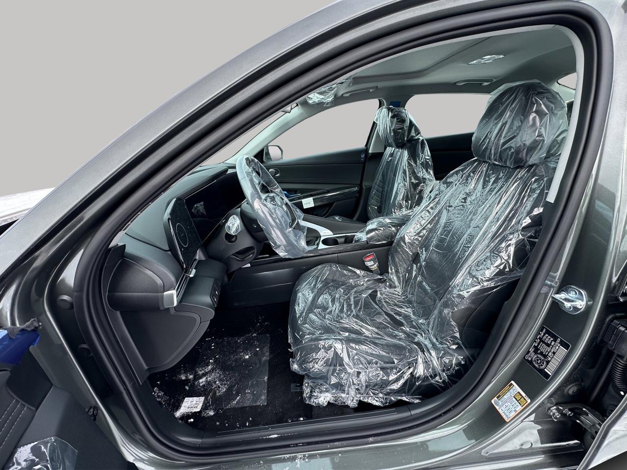 2026 Hyundai Elantra Luxury Photo