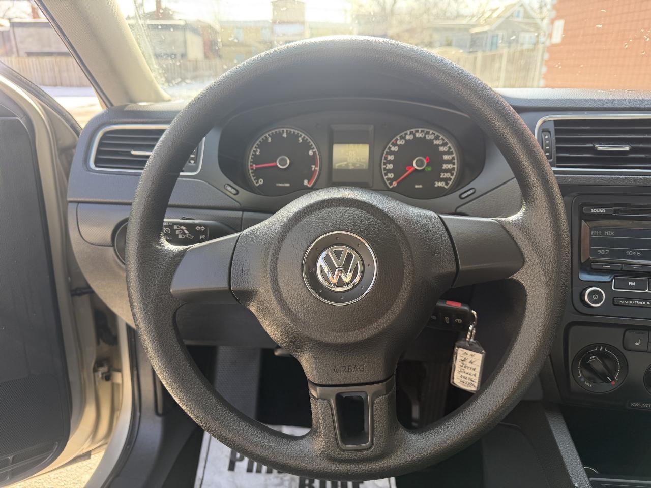 2014 Volkswagen Jetta Sedan 2.0L Auto Trendline+  !!! 66589 KMS !!! LIKE NEW Photo