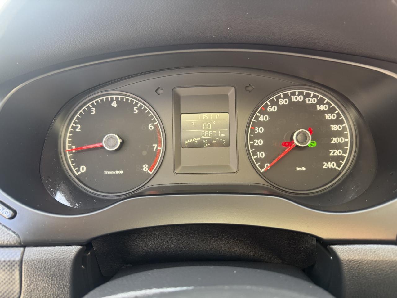 2014 Volkswagen Jetta Sedan 2.0L Auto Trendline+  !!! 66589 KMS !!! LIKE NEW Photo