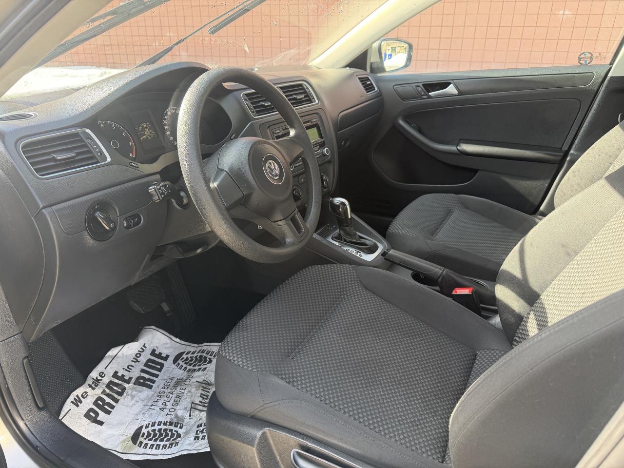 2014 Volkswagen Jetta Sedan 2.0L Auto Trendline+  !!! 66589 KMS !!! LIKE NEW Photo