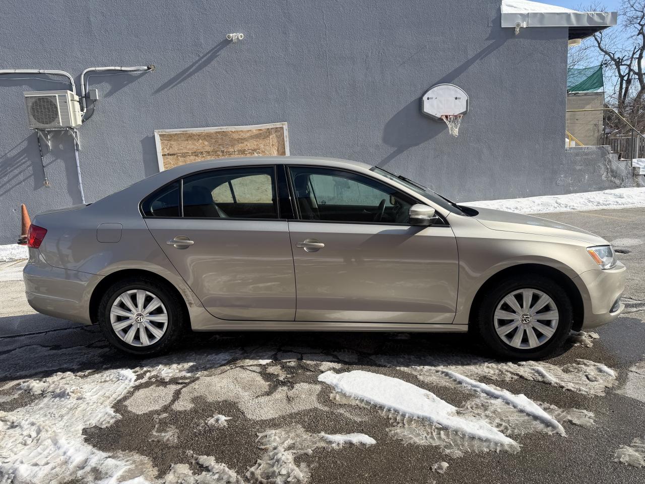 2014 Volkswagen Jetta Sedan 2.0L Auto Trendline+  !!! 66589 KMS !!! LIKE NEW Photo
