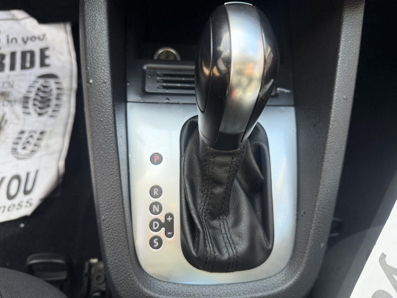 2014 Volkswagen Jetta Sedan 2.0L Auto Trendline+  !!! 66589 KMS !!! LIKE NEW Photo