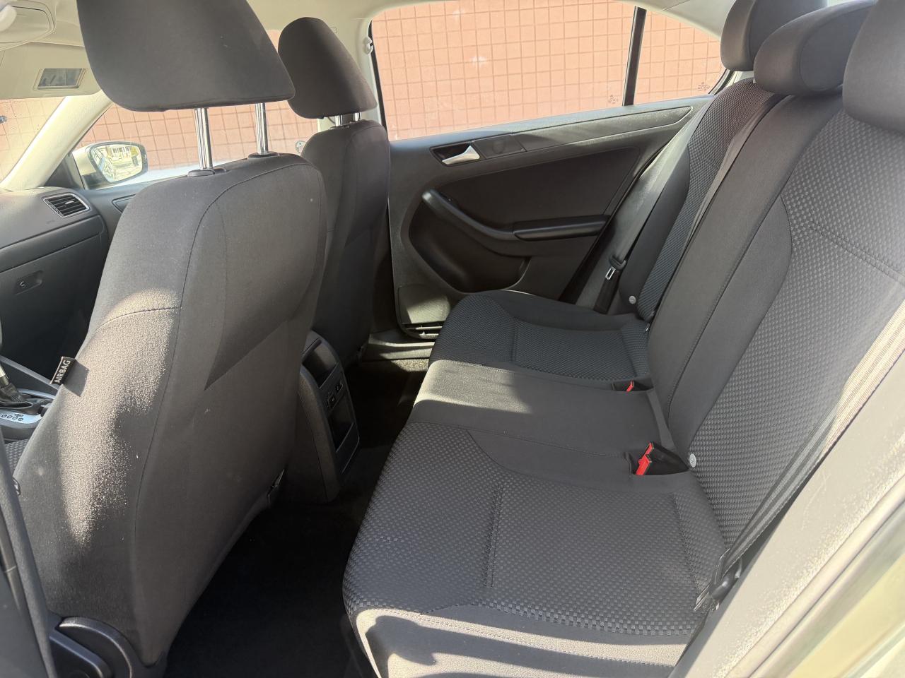 2014 Volkswagen Jetta Sedan 2.0L Auto Trendline+  !!! 66589 KMS !!! LIKE NEW Photo