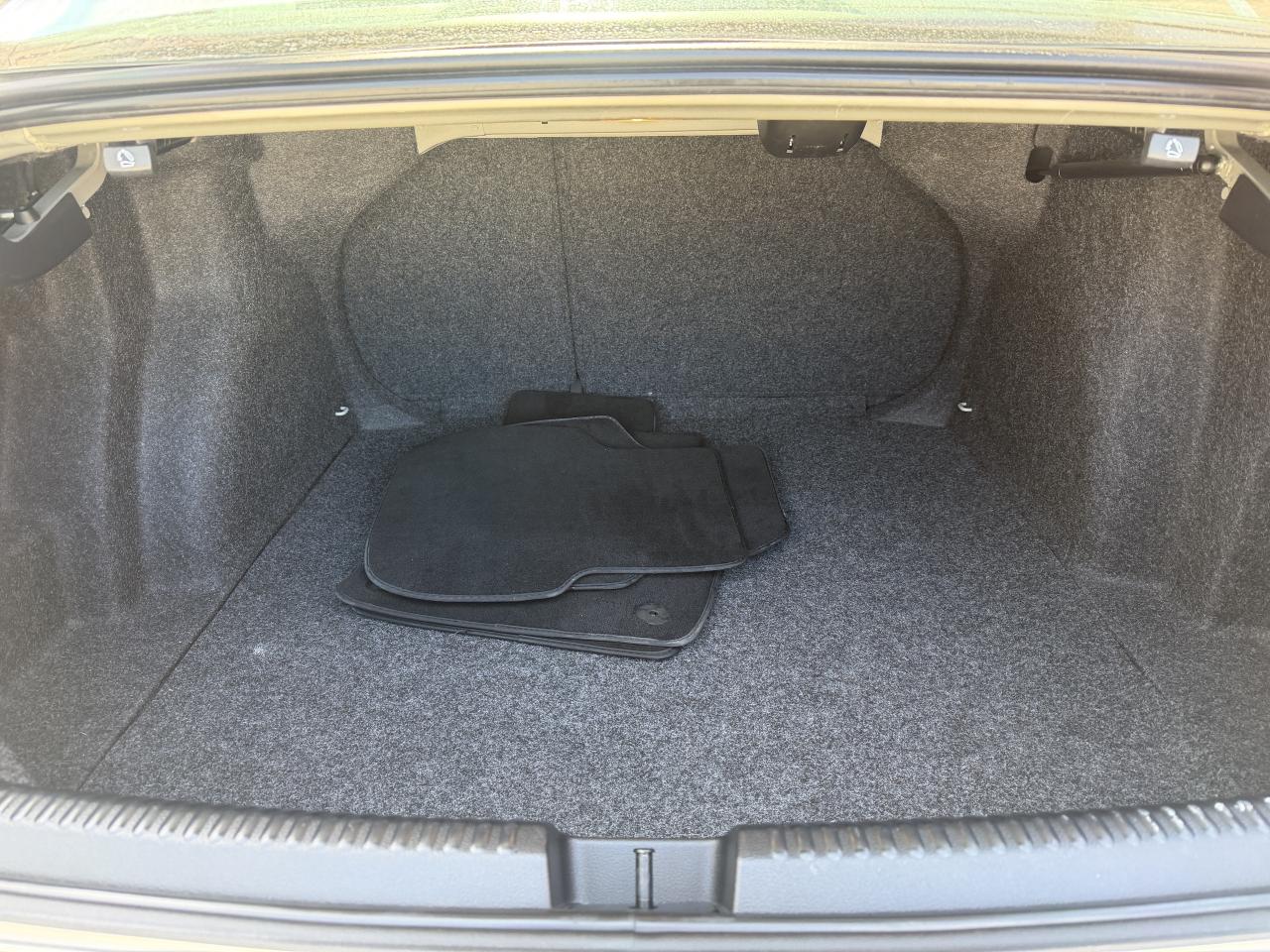 2014 Volkswagen Jetta Sedan 2.0L Auto Trendline+  !!! 66589 KMS !!! LIKE NEW Photo