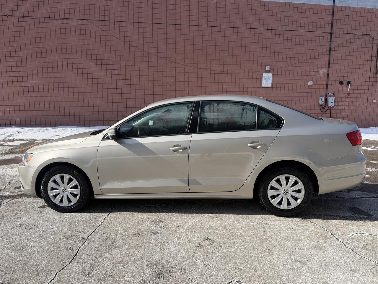 2014 Volkswagen Jetta Sedan 2.0L Auto Trendline+  !!! 66589 KMS !!! LIKE NEW Photo