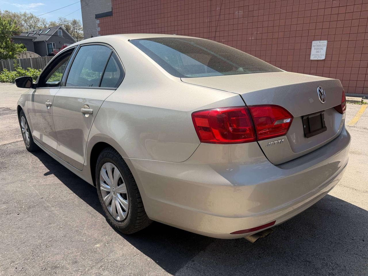 2014 Volkswagen Jetta Sedan 2.0L Auto Trendline+  !!! 66589 KMS !!! LIKE NEW Photo2