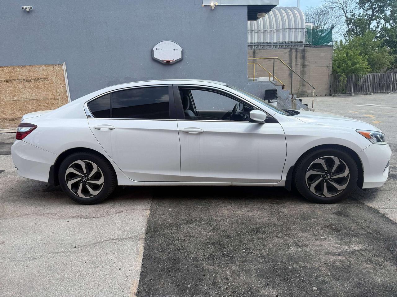 2016 Honda Accord Sedan 4dr I4 CVT LX w-Honda Sensing / ONE OWNER / MINT Photo