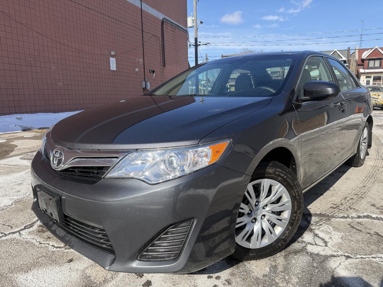 2012 Toyota Camry LE / AUTO / METICULOUSLY  MAINTAINED 129550 KMS !! Photo0