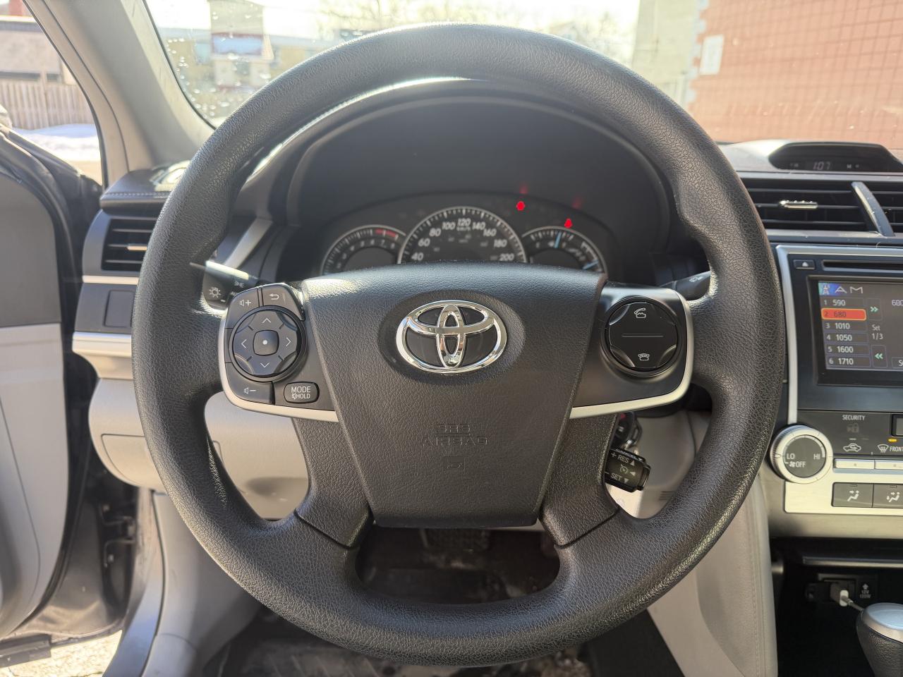 2012 Toyota Camry LE / AUTO / METICULOUSLY  MAINTAINED 129550 KMS !! Photo