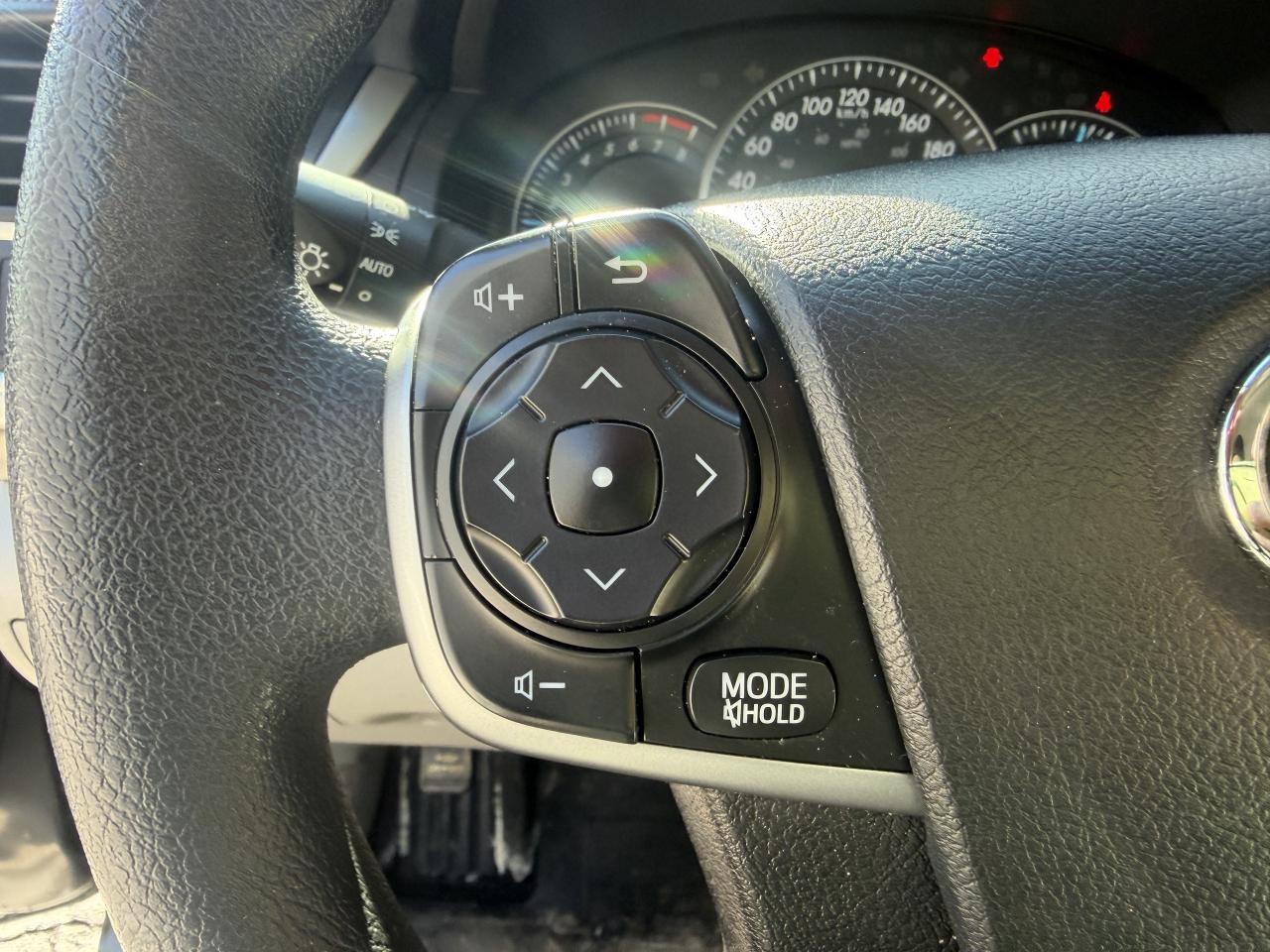 2012 Toyota Camry LE / AUTO / METICULOUSLY  MAINTAINED 129550 KMS !! Photo