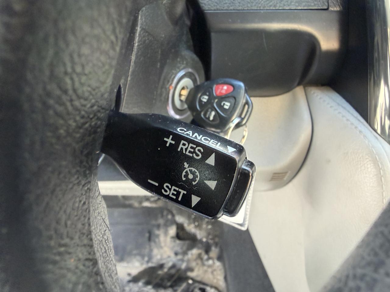 2012 Toyota Camry LE / AUTO / METICULOUSLY  MAINTAINED 129550 KMS !! Photo