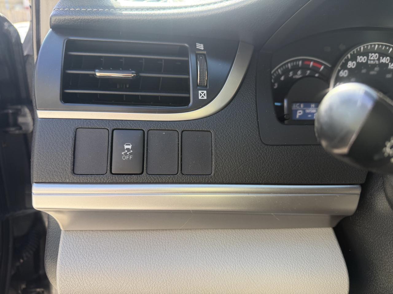 2012 Toyota Camry LE / AUTO / METICULOUSLY  MAINTAINED 129550 KMS !! Photo