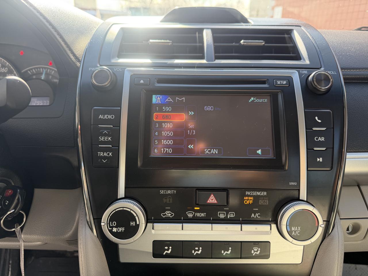 2012 Toyota Camry LE / AUTO / METICULOUSLY  MAINTAINED 129550 KMS !! Photo